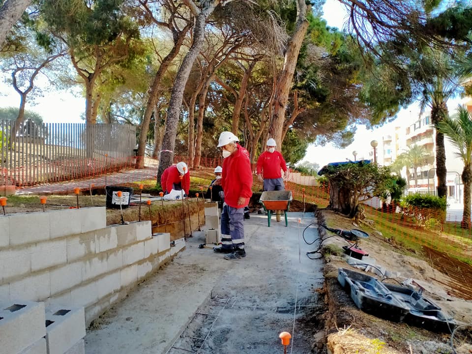 Supone 20 participantes, distribuidos en 2 grupos de 10 participantes cada uno de las especialidades EOCB0211 Pavimentos y albañilería de urbanización y EOCB0108 Fabricas de albañilería Supone 20 participantes, distribuidos en 2 grupos de 10 participantes cada uno de las especialidades EOCB0211 Pavimentos y albañilería de urbanización y EOCB0108 Fabricas de albañilería