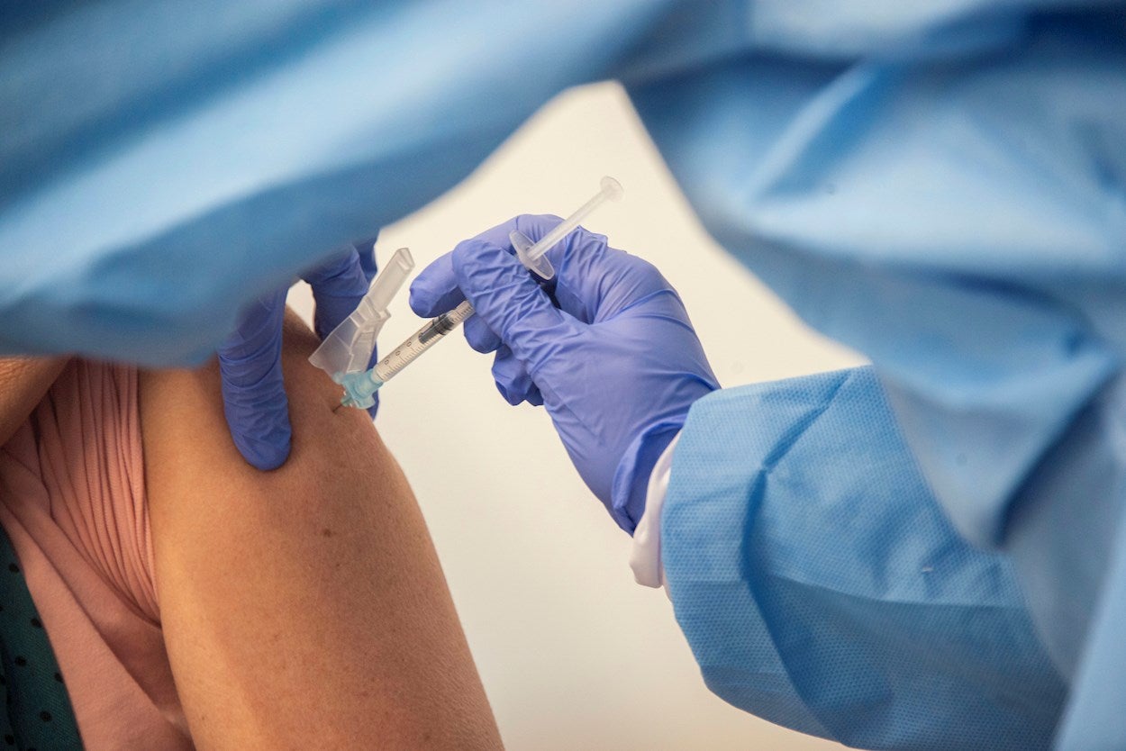 El PSOE pide a la Junta que convoque a través de SMS a las personas llamadas al proceso de vacunación El PSOE pide a la Junta que convoque a través de SMS a las personas llamadas al proceso de vacunación