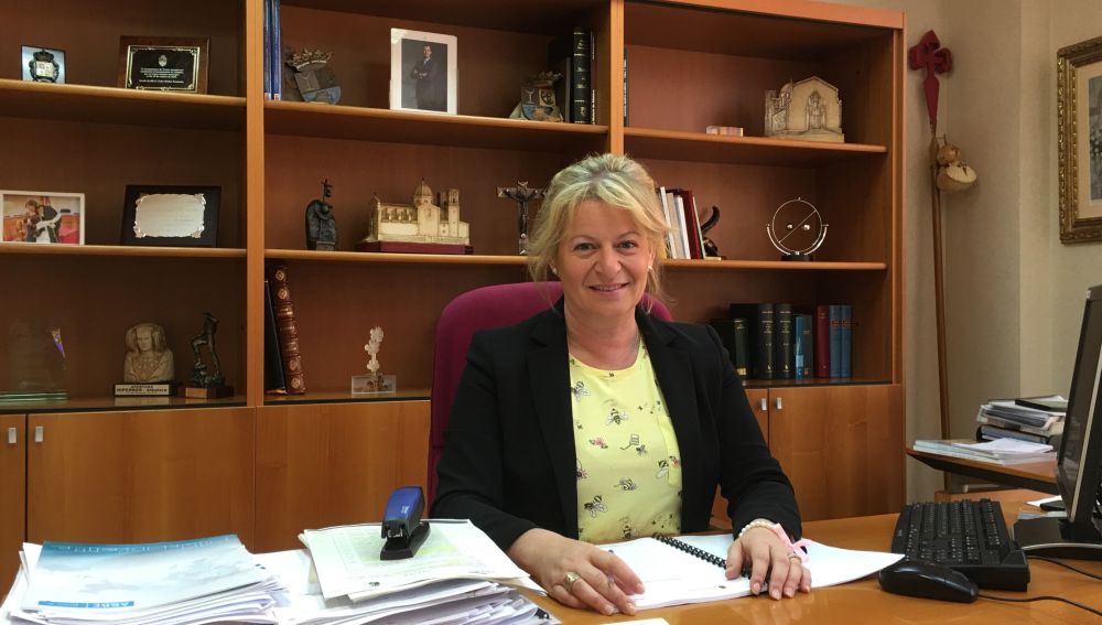 La alcaldesa de Albatera, Ana Serna, ha informado que el Ayuntamiento de Albatera ha conseguido no tener deuda La alcaldesa de Albatera, Ana Serna, ha informado que el Ayuntamiento de Albatera ha conseguido no tener deuda