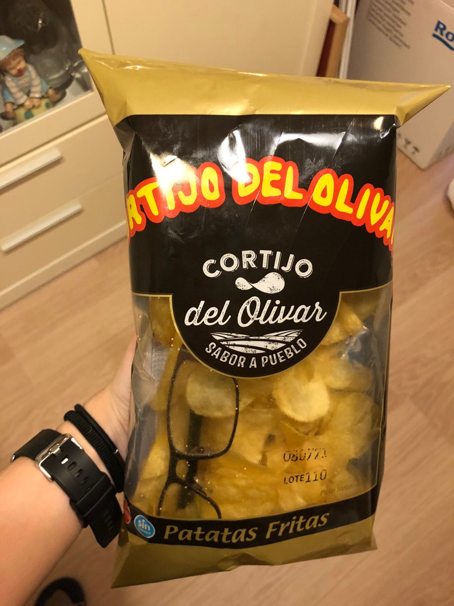 Una bolsa de patatas fritas con sorpresa dentro Una bolsa de patatas fritas con sorpresa dentro