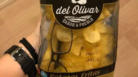 Bolsa de patatas con gafas dentro Bolsa de patatas con gafas dentro
