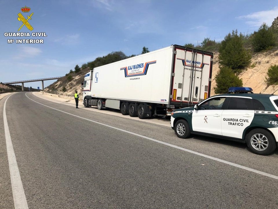 La Guardia Civil investiga a un camionero que multiplicaba por 5 la tasa de alcohol permitida La Guardia Civil investiga a un camionero que multiplicaba por 5 la tasa de alcohol permitida