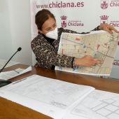 Instantes de la rueda de prensa en Chiclana con Ana González