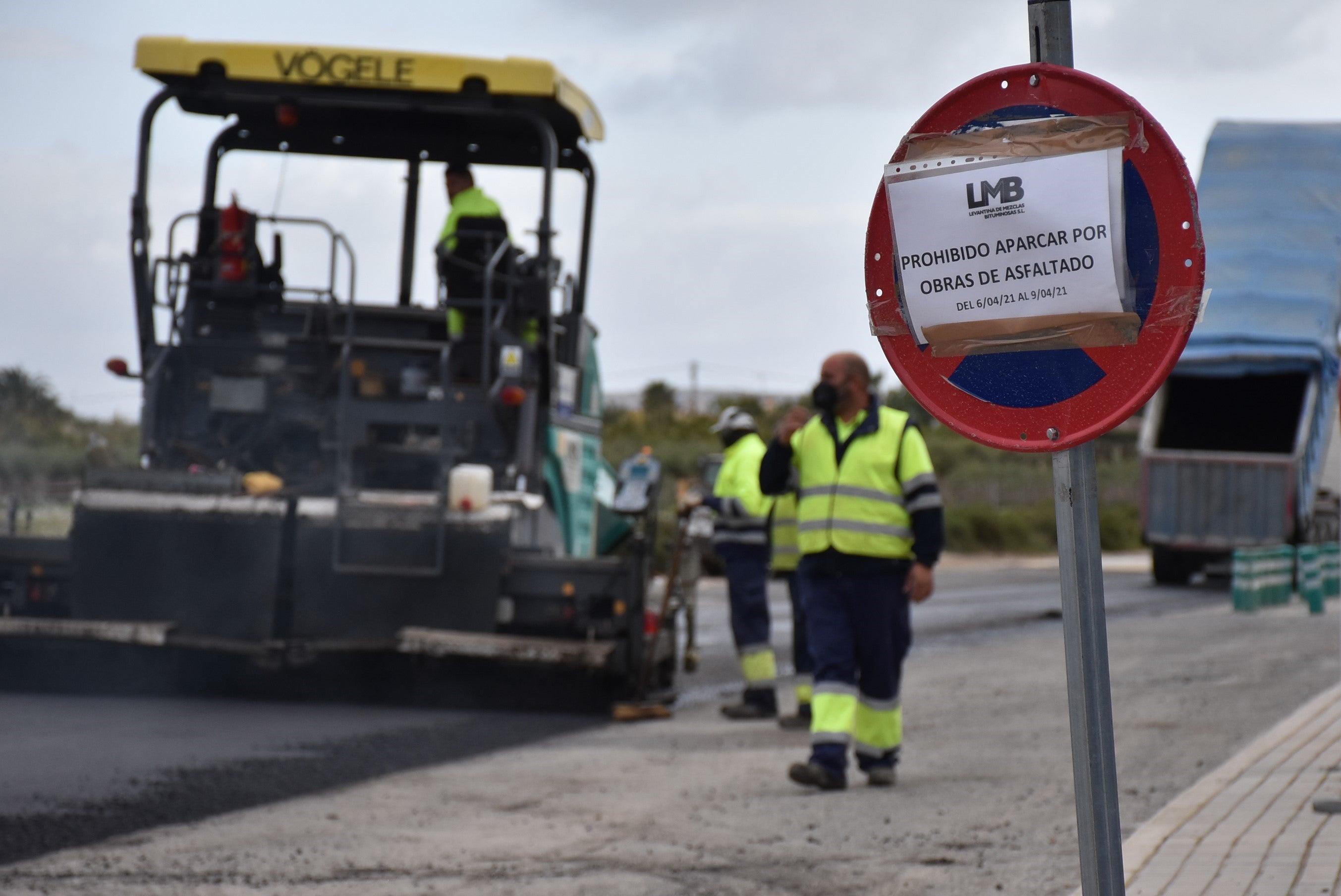 Comienzan los trabajos de asfaltado del Camino Viejo de Alicante Comienzan los trabajos de asfaltado del Camino Viejo de Alicante