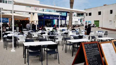 La terraza de un restaurante en Almería La terraza de un restaurante en Almería