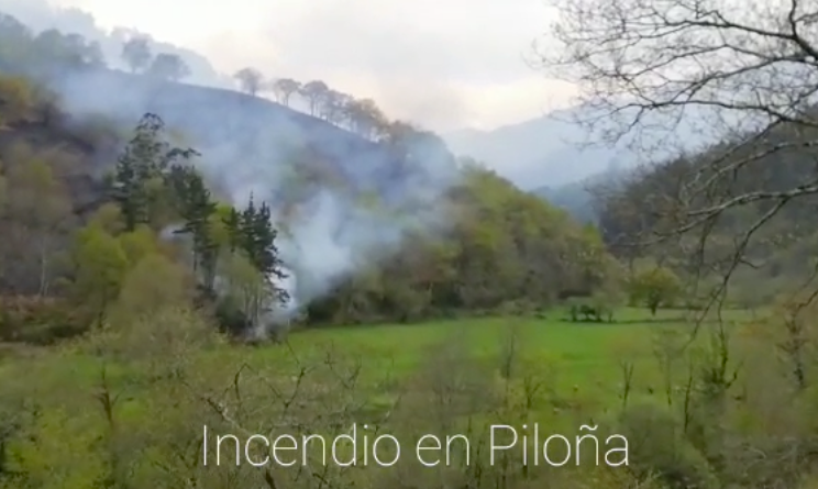 El helicóptero de Bomberos trata de sofocar durante toda la tarde una nueva quema cerca de Infiesto El helicóptero de Bomberos trata de sofocar durante toda la tarde una nueva quema cerca de Infiesto