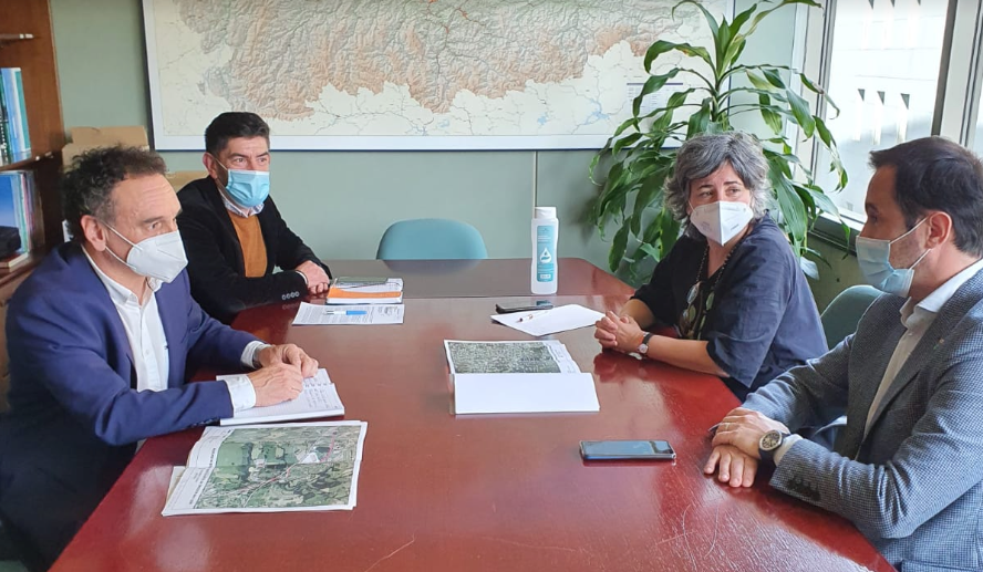 El alcalde de Nava presenta una propuesta para crear una senda peatonal y ciclista entre Nava y Pola de Siero El alcalde de Nava presenta una propuesta para crear una senda peatonal y ciclista entre Nava y Pola de Siero
