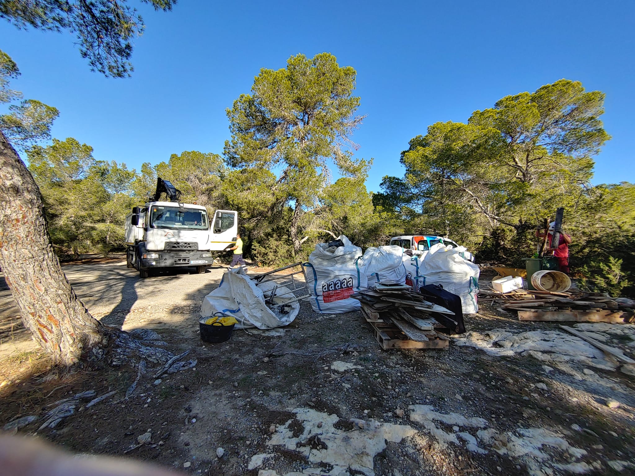 Los voluntarios de la Agrupación de Protección Civil de Sant Josep organizan la limpieza del fondo marino de Cala Bassa Los voluntarios de la Agrupación de Protección Civil de Sant Josep organizan la limpieza del fondo marino de Cala Bassa