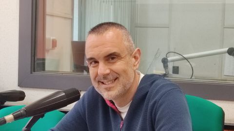 Rafa Guti&eacute;rrez en los estudios de Onda Cero Gij&oacute;n