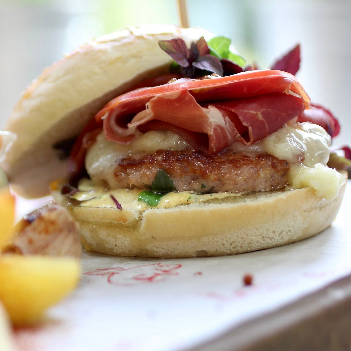 Robin Food nos enseña a preparar una deliciosa hamburguesa extremeña Robin Food nos enseña a preparar una deliciosa hamburguesa extremeña