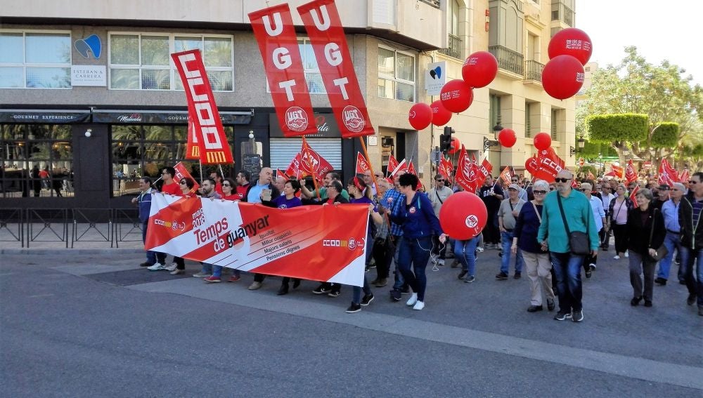 CCOO y UGT se concentrarán en Elche por el aumento del SMI y la derogación de la reforma laboral CCOO y UGT se concentrarán en Elche por el aumento del SMI y la derogación de la reforma laboral
