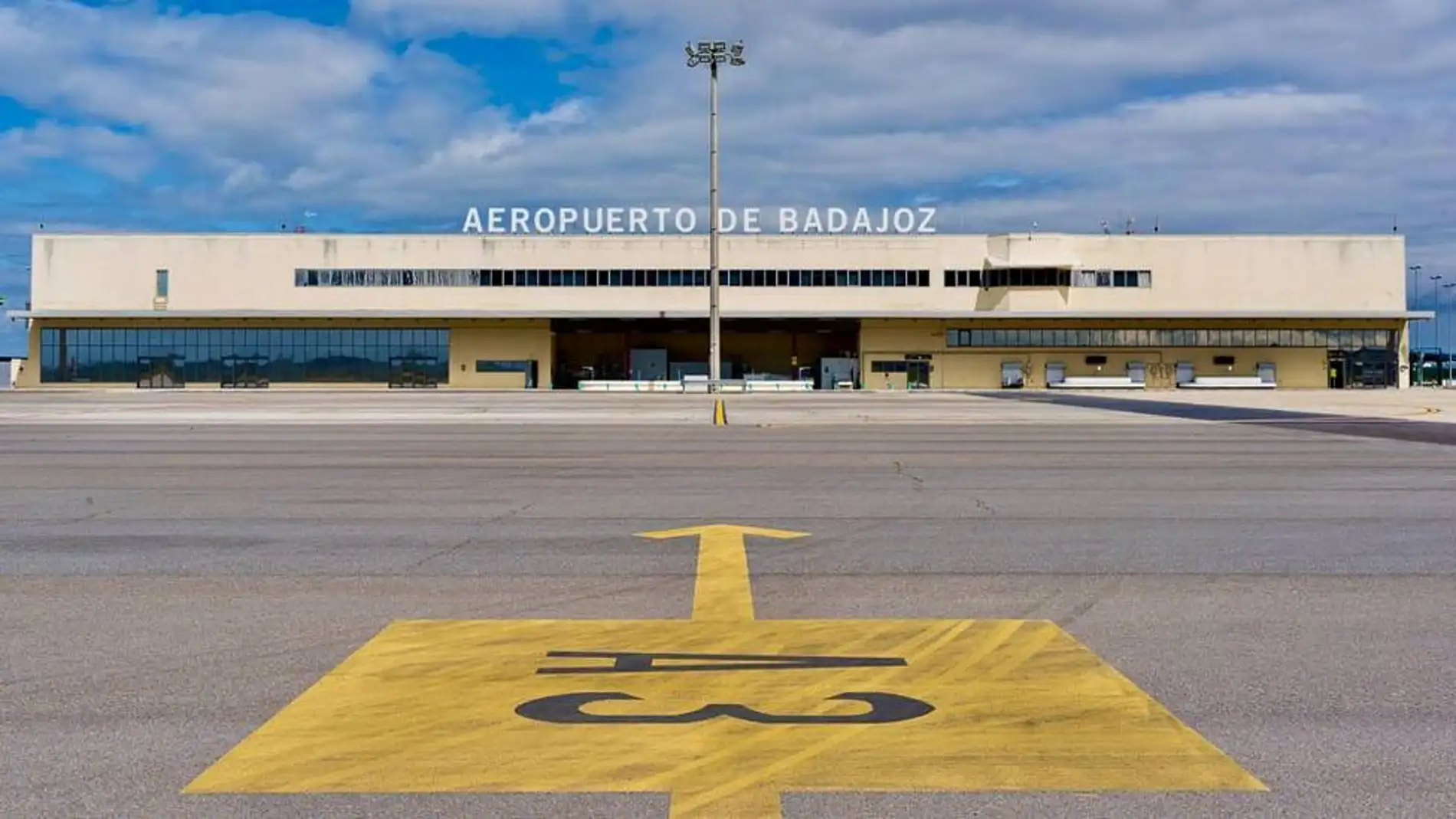 UGT pide que se revoque la orden que reduce los vuelos de Obligación de Servicio Público desde el Aeropuerto de Badajoz
