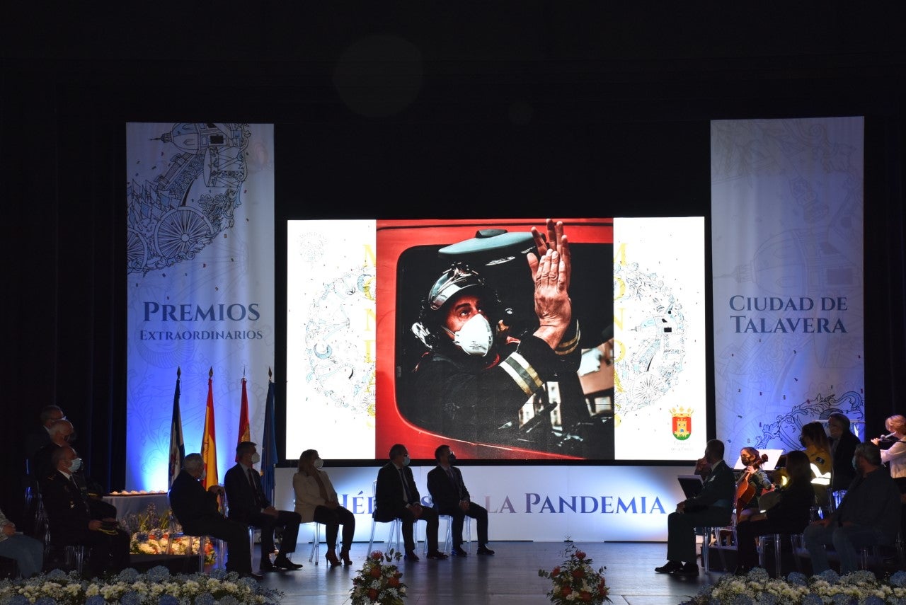 Talavera homenajea a los héroes de la pandemia Talavera homenajea a los héroes de la pandemia