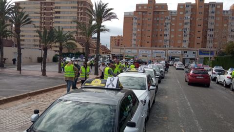 Concentraci&oacute;n de autoescuelas en Alicante