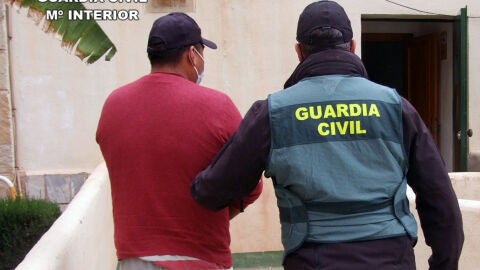 Detenido por abusar sexualmente de tres menores y por delito de pornografía infantil Detenido por abusar sexualmente de tres menores y por delito de pornografía infantil