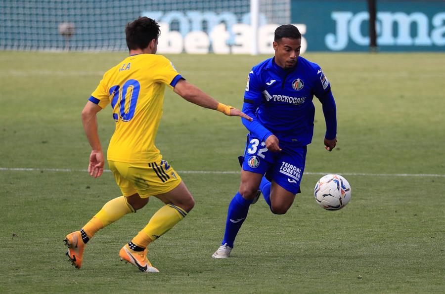 Getafe 0 - 1 Cádiz: Un tanto de Timor en propia meta aleja al Cádiz del descenso Getafe 0 - 1 Cádiz: Un tanto de Timor en propia meta aleja al Cádiz del descenso