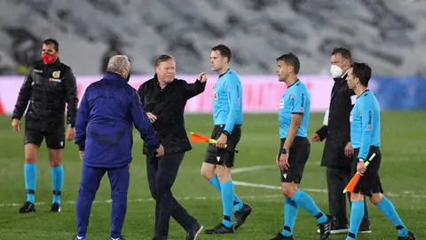 Ronald Koeman, muy enfadado con Gil Manzano tras el Clásico Ronald Koeman, muy enfadado con Gil Manzano tras el Clásico