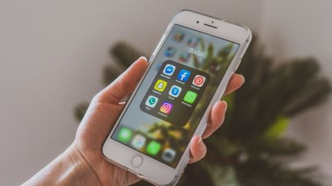 Aplicaciones sociales en un m&oacute;vil como Facebook, WhatsApp o Instagram