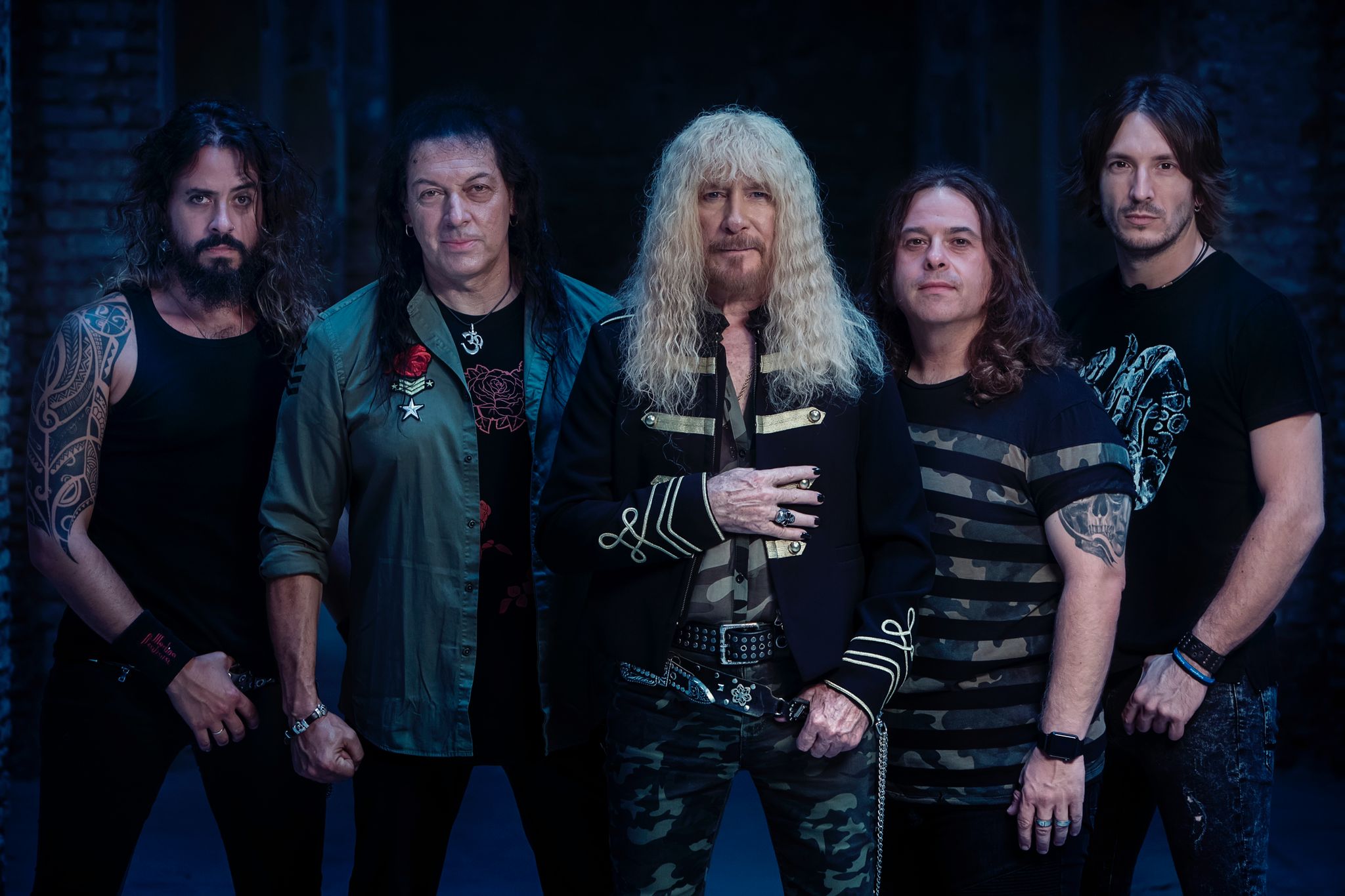 Manuel Martínez, cantante de Medina Azahara: "Seguimos con la misma ilusión que cuando empezamos e incluso a veces más" Manuel Martínez, cantante de Medina Azahara: "Seguimos con la misma ilusión que cuando empezamos e incluso a veces más"