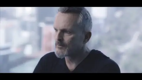 Miguel Bosé confiesa que ha llegado a perder la voz por completo: esta es la fecha en la que volverá a "estar listo" Miguel Bosé confiesa que ha llegado a perder la voz por completo: esta es la fecha en la que volverá a "estar listo"