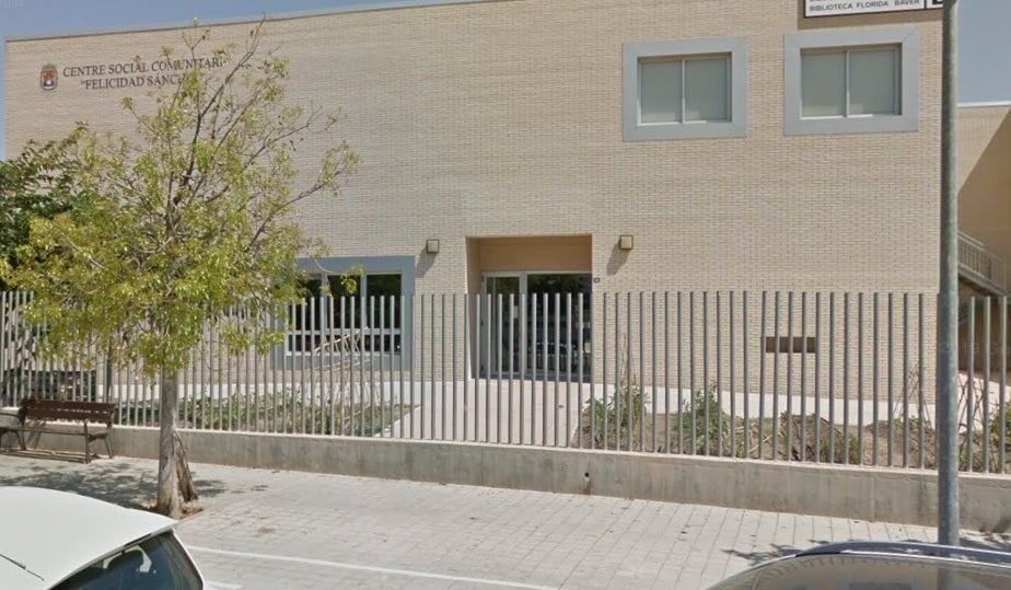 Acción Social implanta en 5 centros municipales oficinas para ayudar a los ciudadanos a resolver trámites por internet Acción Social implanta en 5 centros municipales oficinas para ayudar a los ciudadanos a resolver trámites por internet