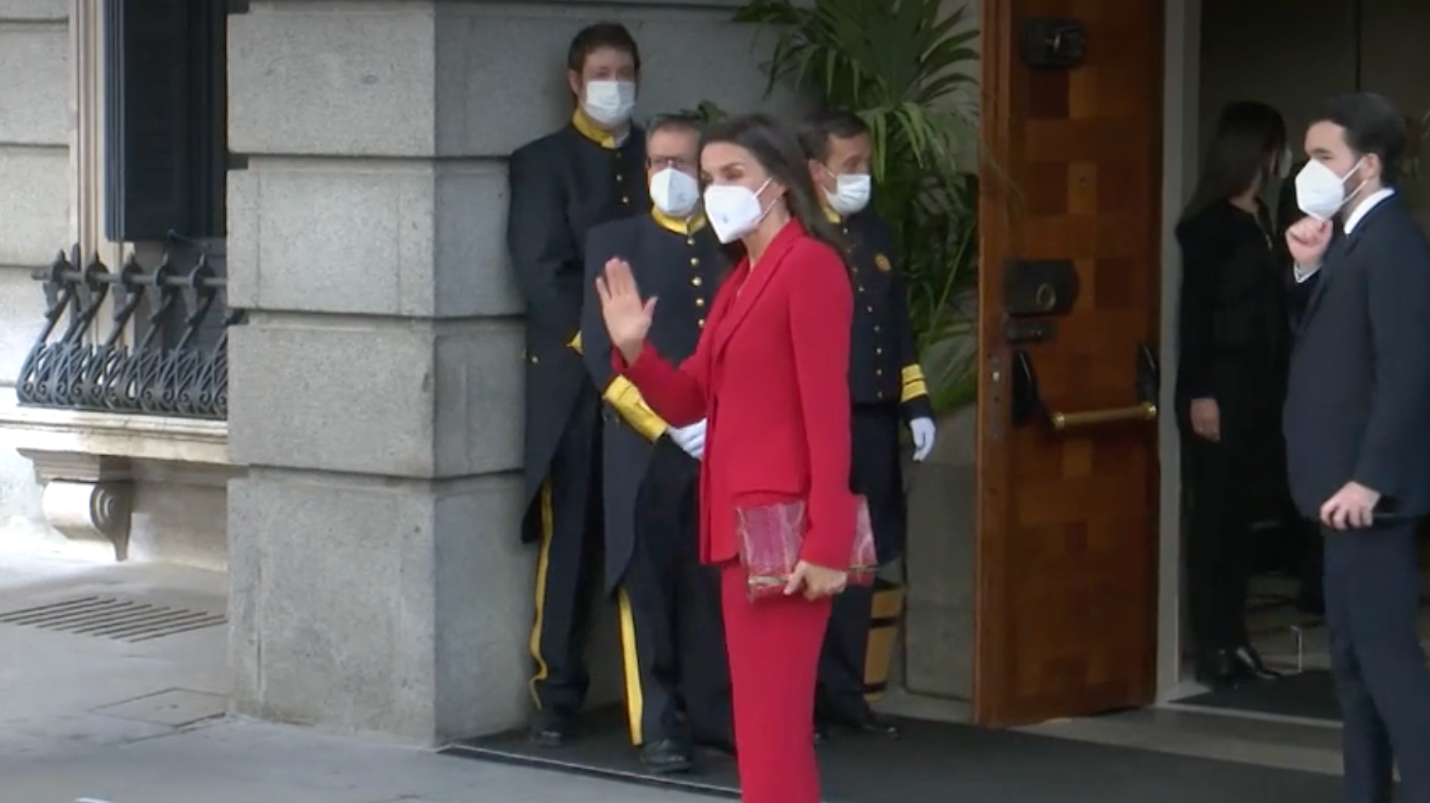 El error de protocolo que ha hecho que nadie reciba a la reina Letizia en el Congreso El error de protocolo que ha hecho que nadie reciba a la reina Letizia en el Congreso