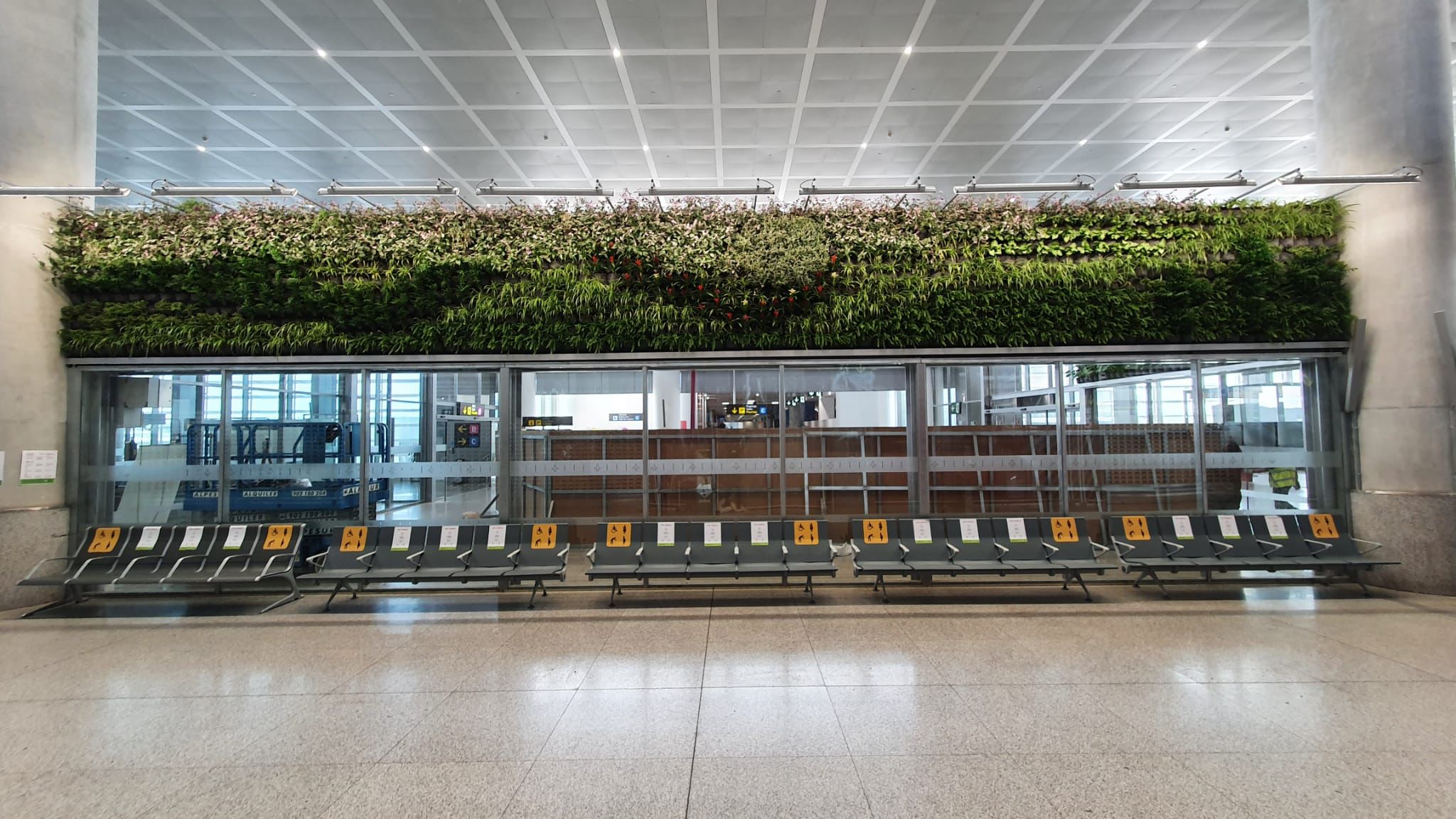 Jardines verticales para el Aeropuerto de Málaga Jardines verticales para el Aeropuerto de Málaga
