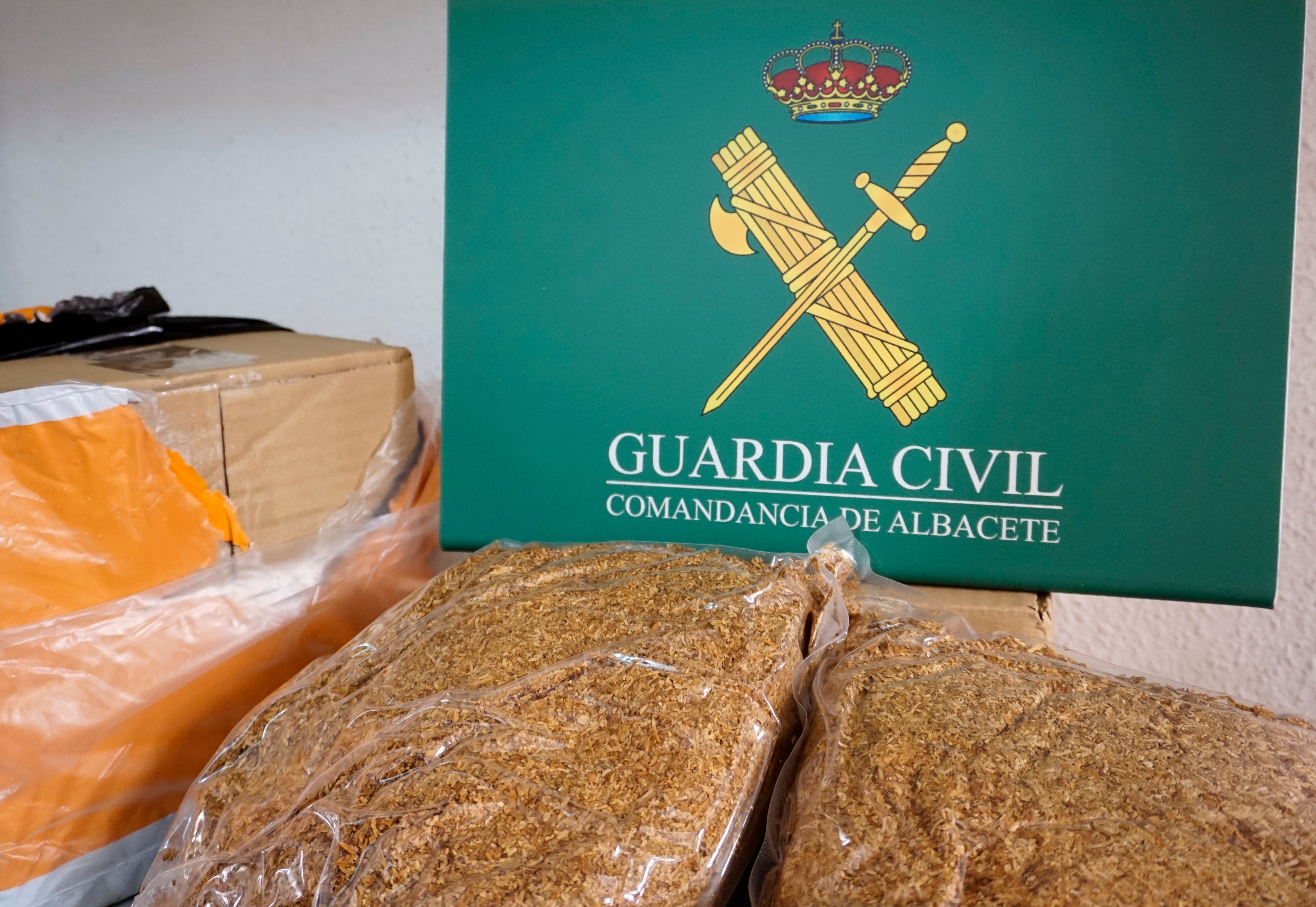 La Guardia Civil de Albacete interviene 177 kilos de picadura de tabaco de contrabando adquiridos en Internet La Guardia Civil de Albacete interviene 177 kilos de picadura de tabaco de contrabando adquiridos en Internet