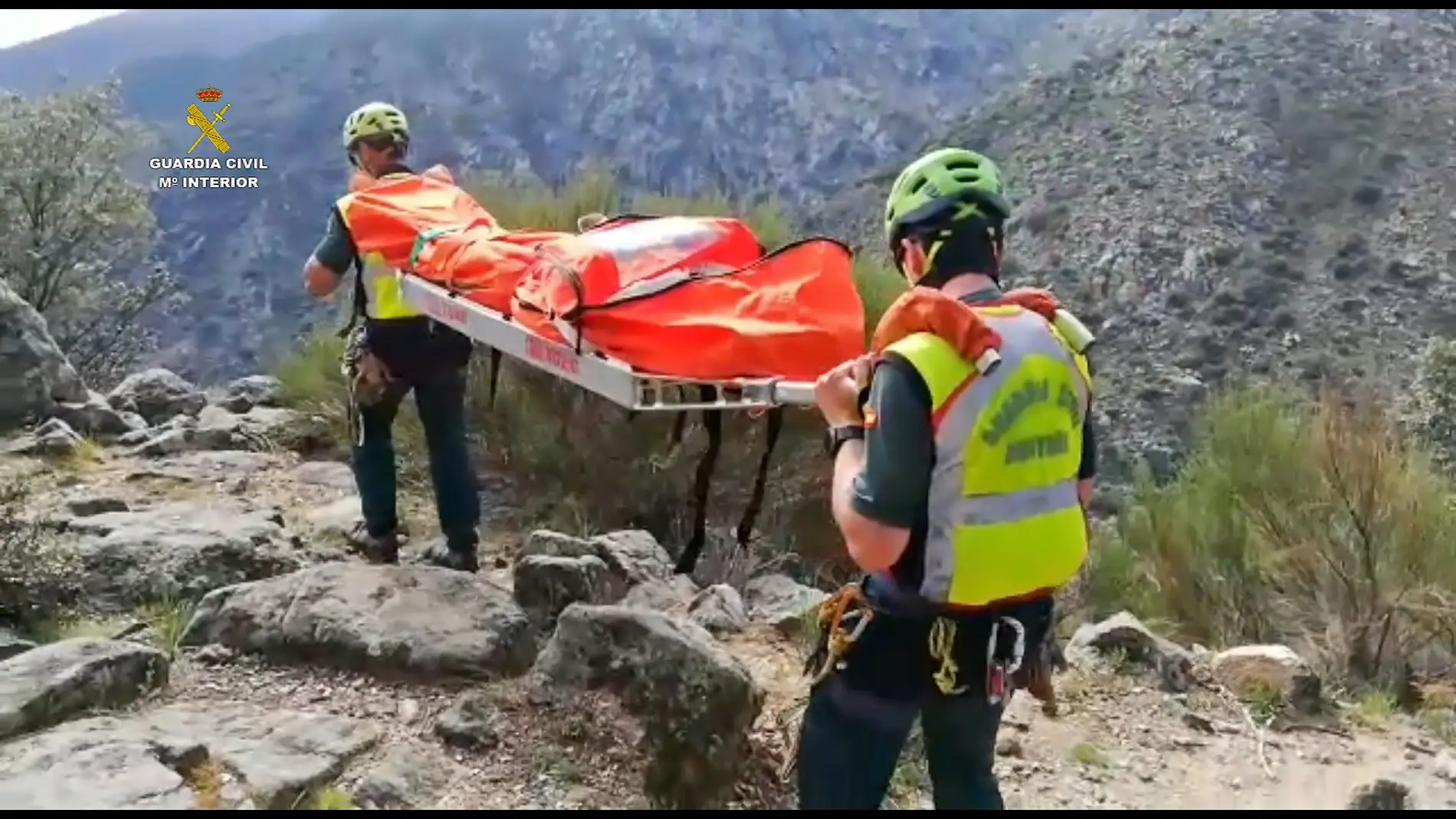 La Guardia Civil rescata a una senderista accidentada en la Ruta del Trabuquete de Guijo de Santa Bárbara (Cáceres)