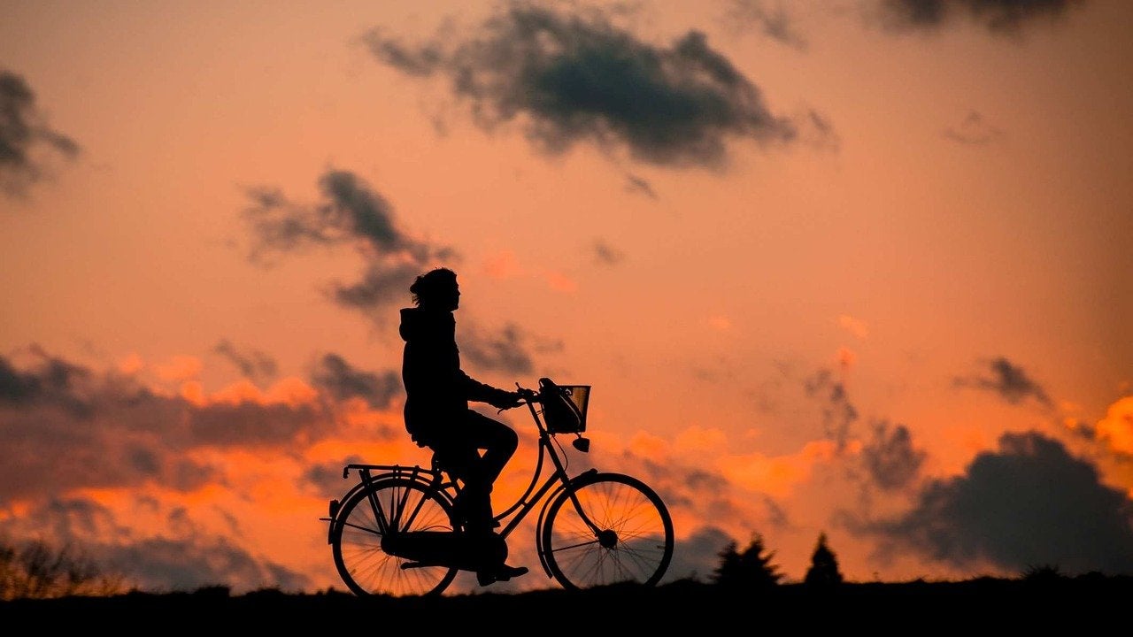 'Bicicletas solidarias', la iniciativa que recoge, repara y envía bicis a quienes más las necesitan 'Bicicletas solidarias', la iniciativa que recoge, repara y envía bicis a quienes más las necesitan