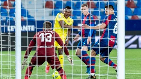 Chukwueze ante el Levante 