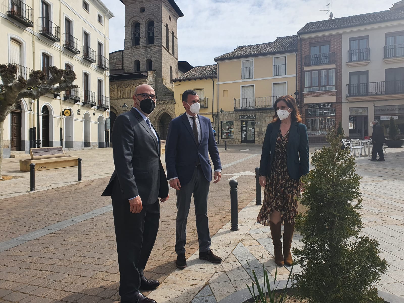 La Junta destina 240.000 euros a la contratación de desempleados en los municipios que acogen las Edades del Hombre 'LUX' La Junta destina 240.000 euros a la contratación de desempleados en los municipios que acogen las Edades del Hombre 'LUX'