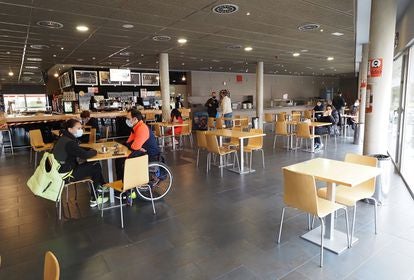 C-LM retocará sus restricciones para permitir a la hostelería abrir el interior de locales también en nivel 3 C-LM retocará sus restricciones para permitir a la hostelería abrir el interior de locales también en nivel 3