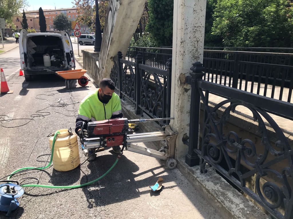 Comienzan las catas que permitirán rehabilitar el puente de San Miguel Comienzan las catas que permitirán rehabilitar el puente de San Miguel