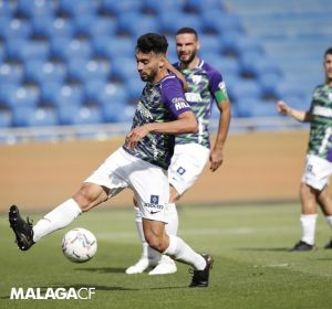Juande Rivas controla un balón en el encuentro frente a la UD Las Palmas Juande Rivas controla un balón en el encuentro frente a la UD Las Palmas