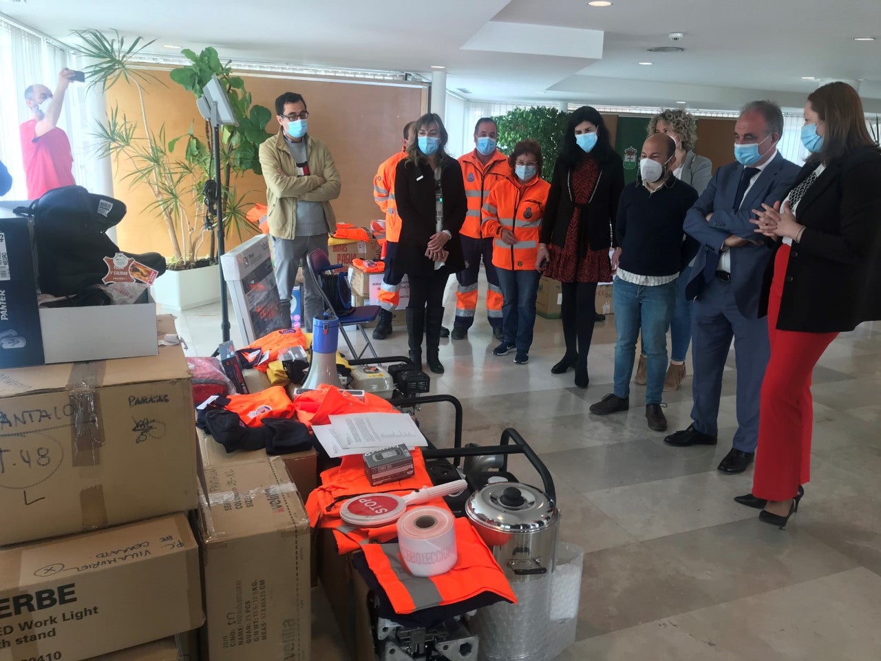 La Junta suministra material y vestuario a 5 agrupaciones de voluntarios de Protección Civil de la provincia de Palencia La Junta suministra material y vestuario a 5 agrupaciones de voluntarios de Protección Civil de la provincia de Palencia