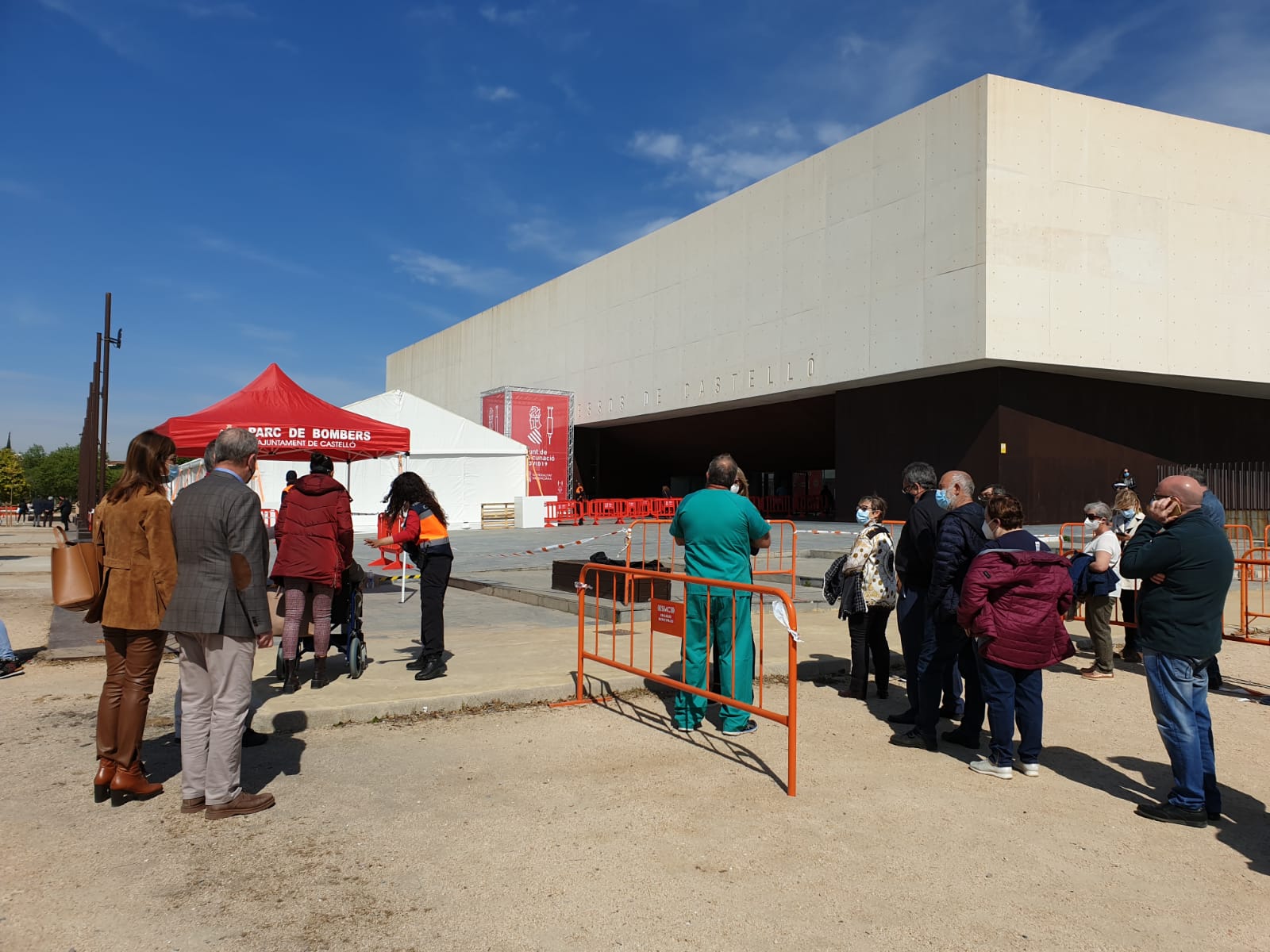 La falta de dosis paraliza la vacunación masiva en el Auditorio de Castelló La falta de dosis paraliza la vacunación masiva en el Auditorio de Castelló
