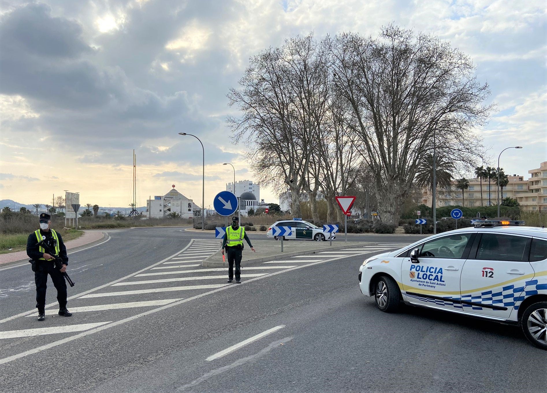 La Policía Local de Sant Antoni interpone 44 denuncias por incumplimiento de la normativa sanitaria en la última semana La Policía Local de Sant Antoni interpone 44 denuncias por incumplimiento de la normativa sanitaria en la última semana