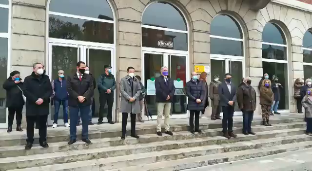 Vídeo: Concentración en la Subdelegación del Gobierno por la mujer victima de violencia machista en Mansilla de las Mulas Vídeo: Concentración en la Subdelegación del Gobierno por la mujer victima de violencia machista en Mansilla de las Mulas
