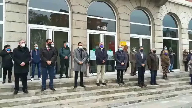 V&iacute;deo: Concentraci&oacute;n en la Subdelegaci&oacute;n del Gobierno por la mujer victima de violencia machista en Mansilla de las Mulas