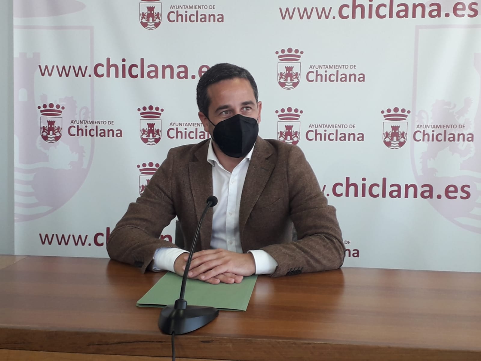 Vera defiende la estabilización de las comisiones de servicio iniciada por el Ayuntamiento de Chiclana Vera defiende la estabilización de las comisiones de servicio iniciada por el Ayuntamiento de Chiclana