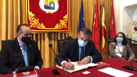 Enrique L&oacute;pez visita el Colegio de Abogados de Alcal&aacute; de Henares