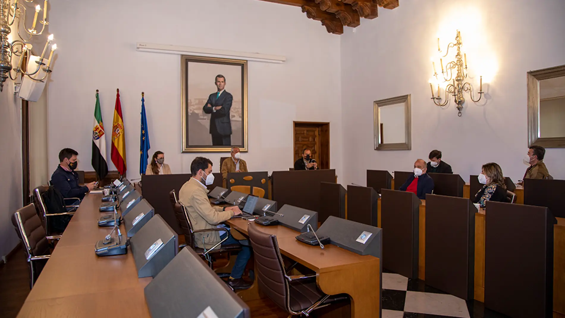 La Diputación de Cáceres retoma y actualiza el Plan de lucha contra la exclusión financiera en los municipios de la provincia