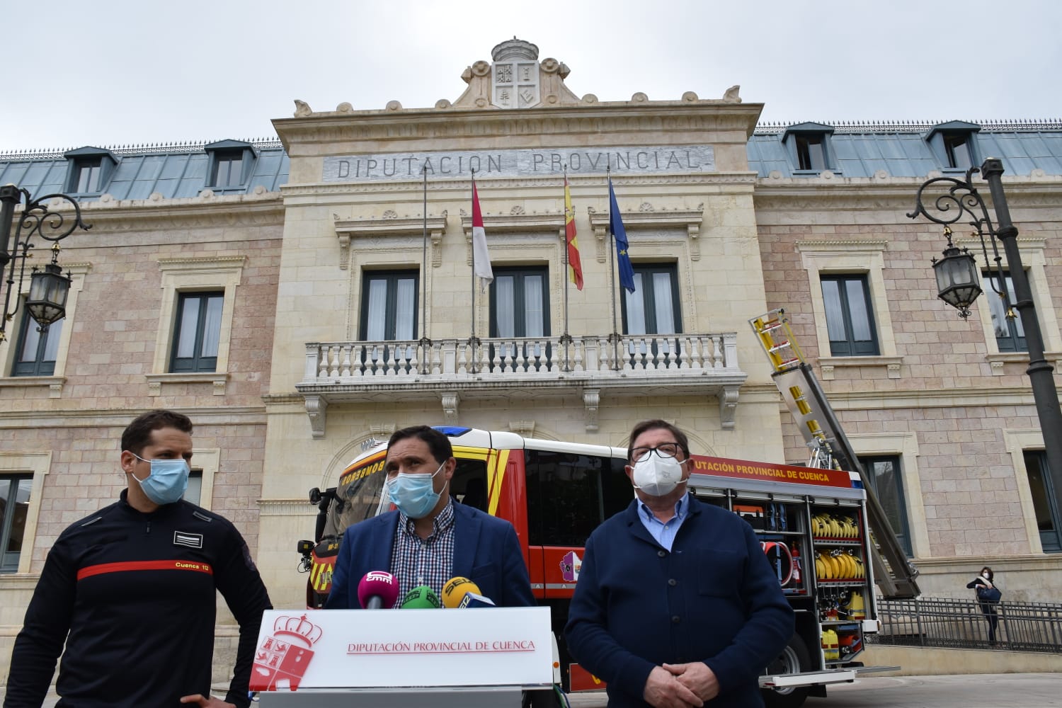 El convenio de bomberos de la Diputación de Cuenca abre la puerta a que sean funcionarios El convenio de bomberos de la Diputación de Cuenca abre la puerta a que sean funcionarios