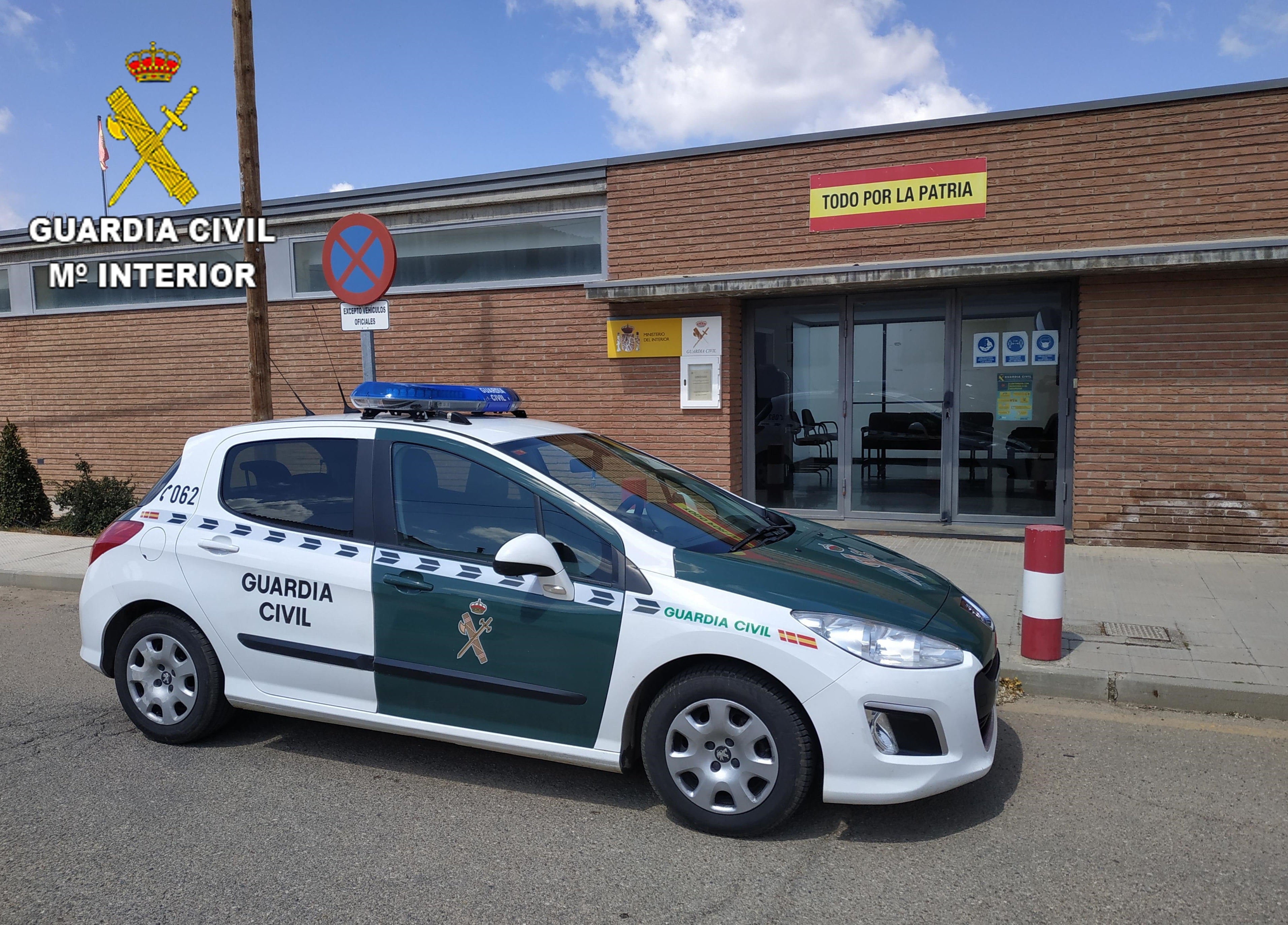 La Guardia Civil detiene a una persona por simular robos en su domicilio y estafar más de 5.000 euros al seguro La Guardia Civil detiene a una persona por simular robos en su domicilio y estafar más de 5.000 euros al seguro