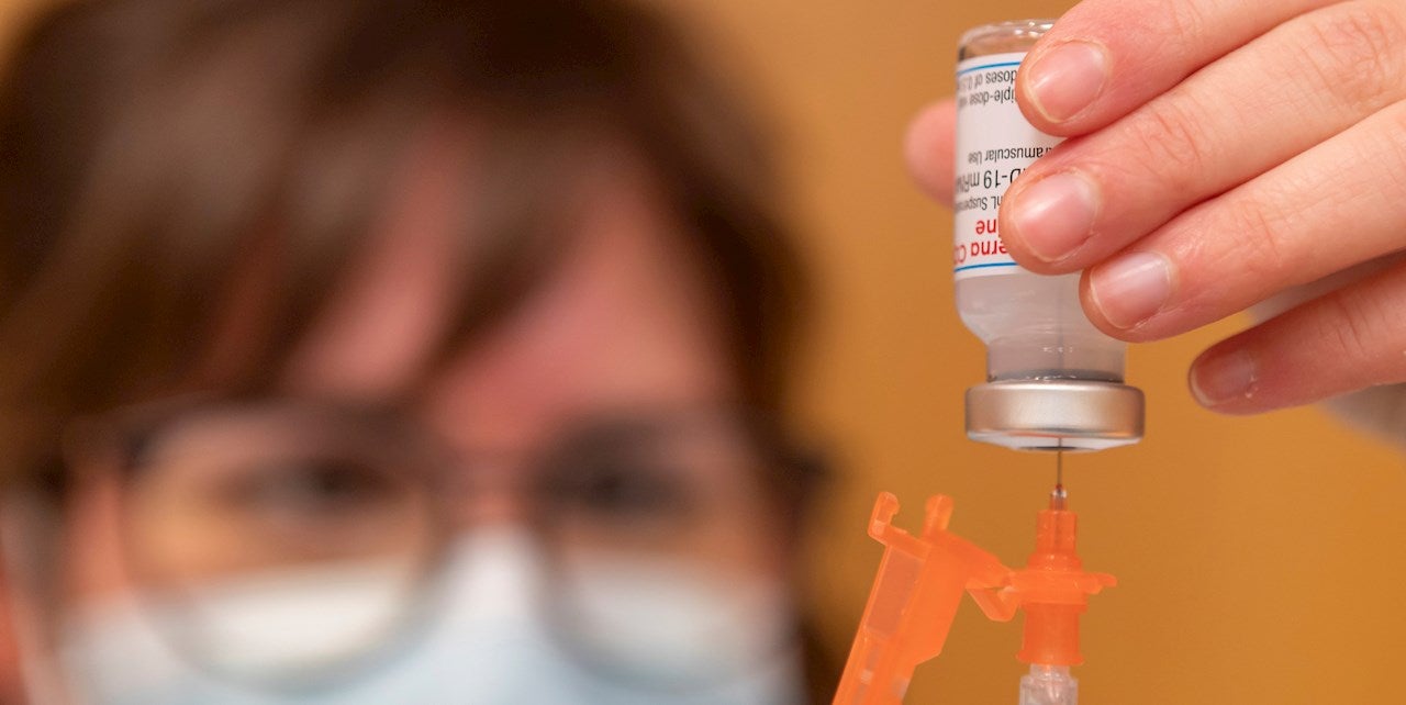 ¿Puedo beber alcohol si me pongo la vacuna del coronavirus? ¿Puedo beber alcohol si me pongo la vacuna del coronavirus?