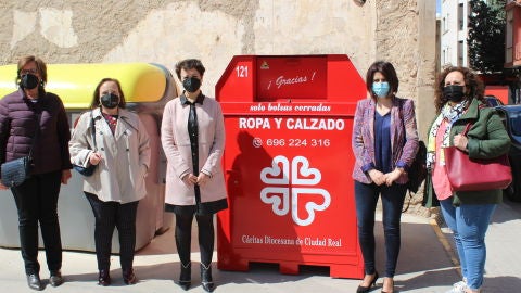 Contenedores C&aacute;ritas en Socu&eacute;llamos