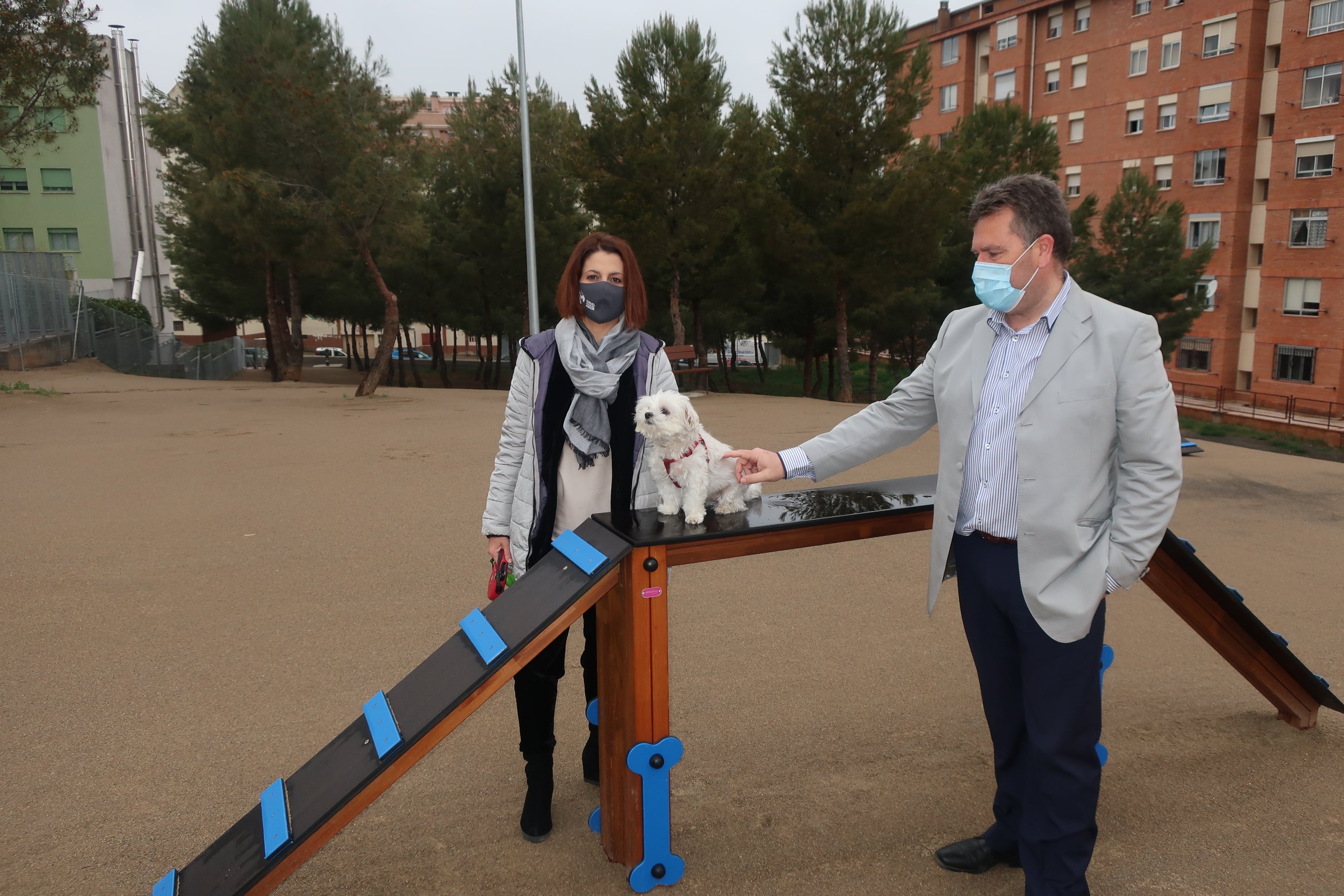 El nuevo parque de perros de Teruel incluye un circuito de agility El nuevo parque de perros de Teruel incluye un circuito de agility