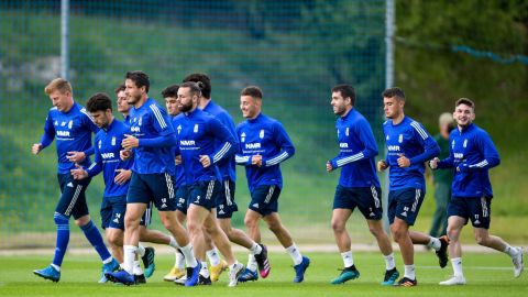 Los jugadores del Real Oviedo durante un entrenamiento en El Requex&oacute;n
