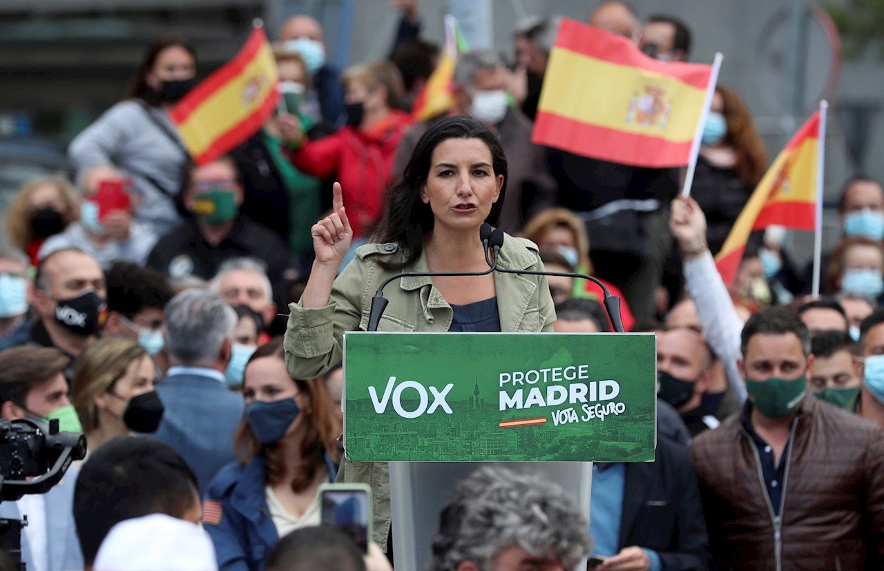 Rocío Monasterio, sobre el cartel de Vox contra los menas: "También sale una persona mayor y nadie dice que les estemos señalando" Rocío Monasterio, sobre el cartel de Vox contra los menas: "También sale una persona mayor y nadie dice que les estemos señalando"